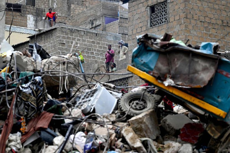 巴基斯坦卡拉奇楼房倒塌致27人死亡巴基斯坦官方紧急救援组织“救援1122”证实，巴南部港口城市卡拉奇星期五（7月4日）发生的居民楼倒塌事故死亡人数已升至27人