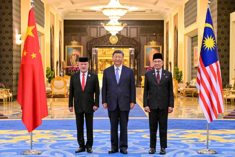 习近平与安华会晤 中马将深化经贸与投资合作中国国家主席习近平与马来西亚首相安华星期三（4月16日）在吉隆坡会晤时表示，双方将加强在贸易、经济和投资领域的合作