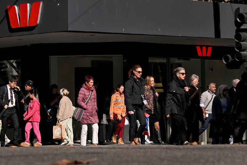 兼职岗位减少 澳洲就业人数意外下降澳大利亚5月份就业人数意外下降，但由于求职人数减少，失业率保持稳定，表明劳动力市场比较宽松，为澳大利亚央行进一步降息提供依据