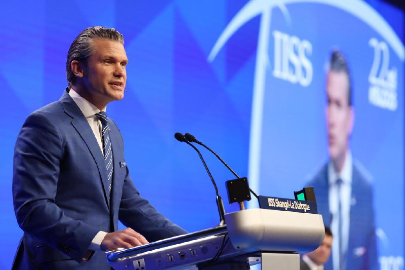 赫格塞斯促亚太国家增加国防开支应对“中国威胁”美国国防部长赫格塞斯警告，中国正准备使用军事力量改变印太地区的现状，他呼吁亚太国家增加国防开支，与美国合作应对中国构成的“真实而急迫的威胁”