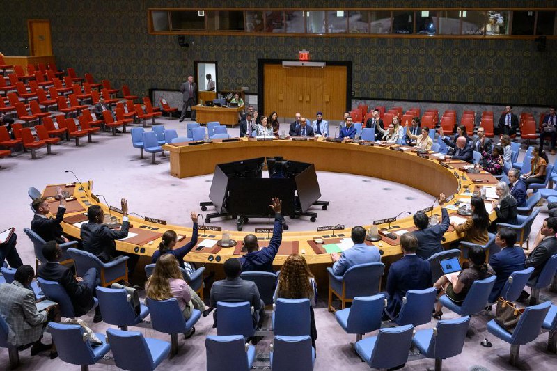 安理会高票通过红海相关问题决议 中俄投弃权票联合国安理会星期二（7月15日）以12票赞成、零票反对、三票弃权，通过一项红海相关问题决议，中国和俄斯投了弃权票