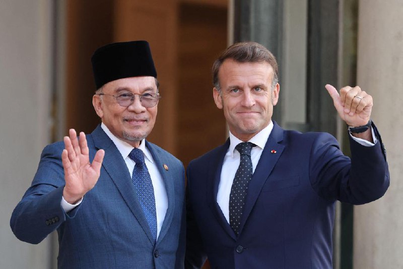 马克龙宣布空客与马航达成历史性协议法国总统马克龙星期五（7月4日）宣布，空中客车公司和马来西亚航空公司达成一项历史性协议