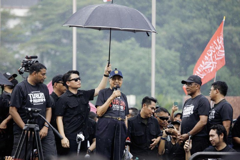 马哈迪：安华不是法官 若我有错应告我上庭马来西亚前首相马哈迪强调，如果他在白礁课题上有错，就应该把他告上法庭