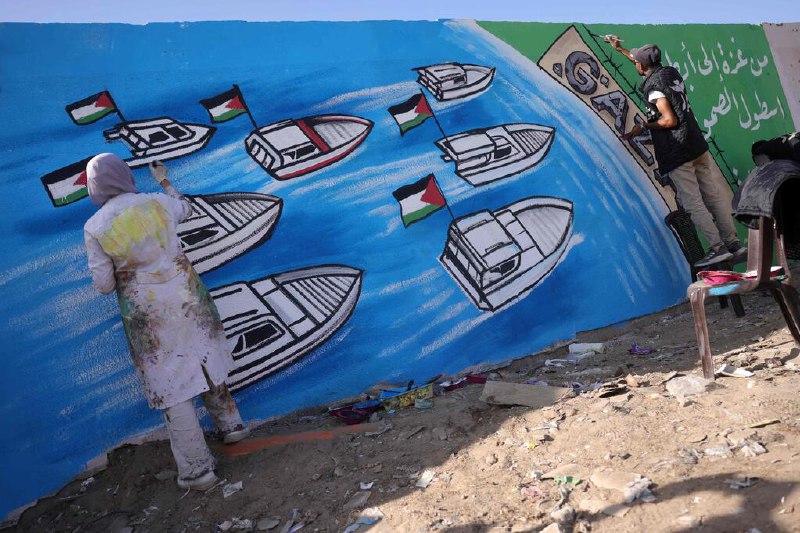 以色列驱逐首批加沙救援船队参与者以色列扣押数百名加沙援助船队船员后，驱逐首批四名意大利活动人士