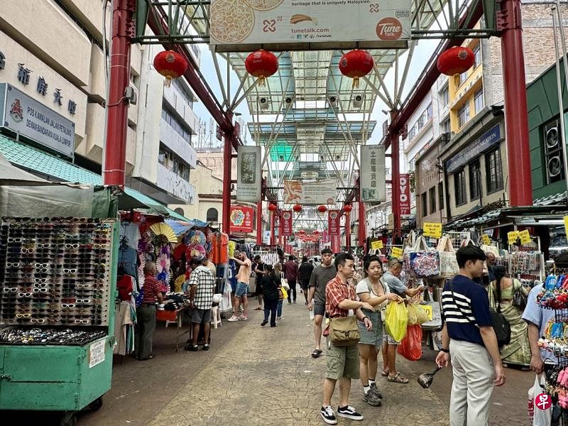 马国赴华免签期限延长至30天中国宣布增加对九个国家实施免签政策，同时延长29个国家15天免签期限至30天，包括马来西亚