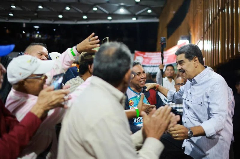 委内瑞拉举行防御演习 马杜罗吁美勿发动“疯狂战争”美国和委内瑞拉因美军不断在加勒比海打击“运毒船”而关系紧绷之际，委内瑞拉星期四（10月23日）在沿海多地开始举行“独立200计划”海岸防御演习，委内瑞拉总统当天还以英语呼吁美国政府：“勿发动疯狂战争！”综合新华社和法新社报道，在马杜罗向美国喊话之前，美国总统特朗普表明，他已授权在委内瑞拉开展秘密行动