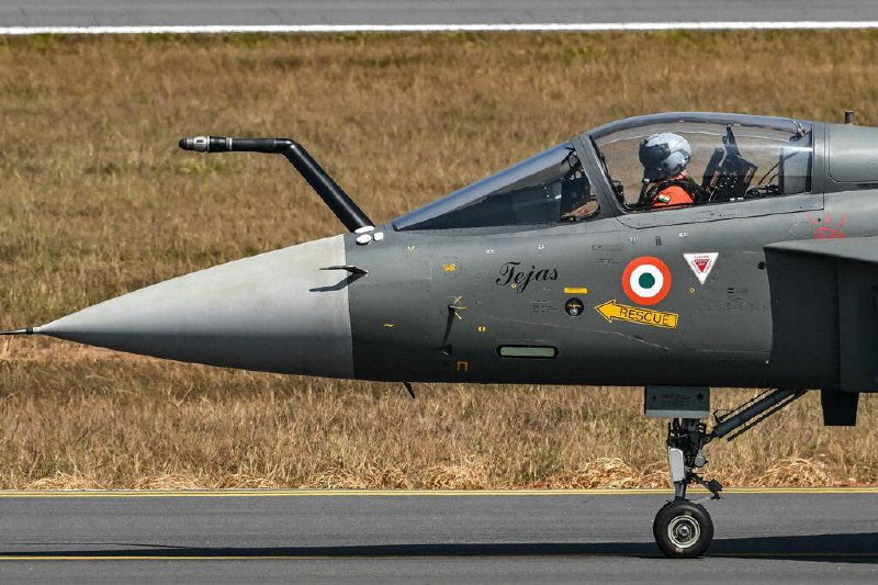 印度签70亿美元订单采购国产“光辉”战机印度签署70亿美元订单，采购97架国产“光辉”战机