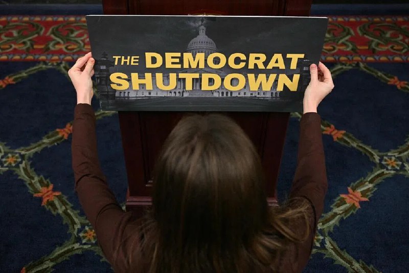 美政府停摆经济损失恐达140亿美元美国联邦政府停摆星期三进入第五周，国会预算办公室警告，如果政府持续关门，可能给美国经济造成高达140亿美元的损失