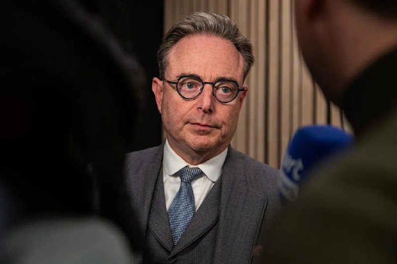 比利时首相：动用冻结俄资产或破坏俄乌和平协议比利时首相德韦弗致函欧盟委员会主席冯德莱恩称，欧盟计划动用冻结的俄罗斯国家资产资助乌克兰，可能危及结束俄乌战争的潜在协议