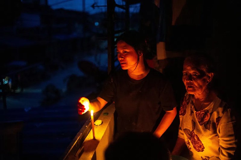 泰国南部洪灾死亡人数升至162人泰国政府星期六（11月29日）说，当地南部洪灾已造成逾160人死亡，其中多数死者来自受灾严重的宋卡府