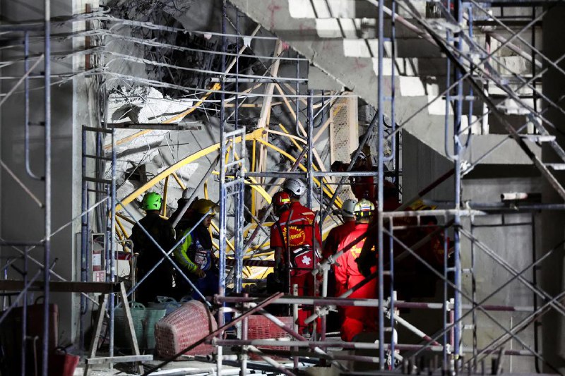 中国云南救援医疗队抵达缅甸 支援地震救灾工作中国云南救援医疗队一行37人携带全功能生命探测仪、地震预警系统、便携式卫星、无人机等应急救援物资，抵达缅甸仰光国际机场