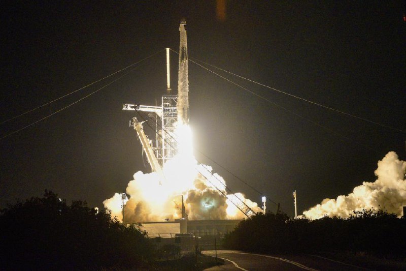 美国公理航天公司完成第四次载人航天任务美国公理航天公司组织的“公理4号”发射任务，在佛罗里达州肯尼迪航天中心完成，公理航天公司来自四个国家的四名宇航员，飞向国际空间站