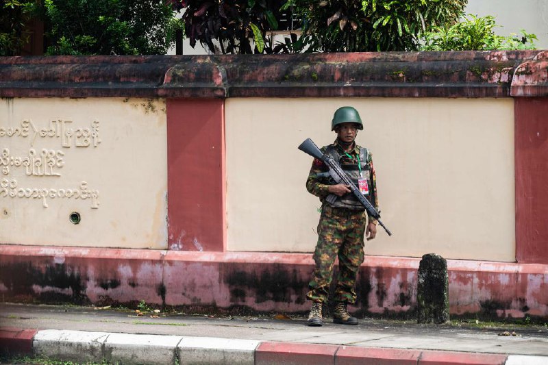 缅甸军政府通过新法 批评选举者可被判坐牢缅甸军政府星期三（7月30日）宣布，已颁布一项新法律，任何人如果批评或抗议军政府拟议在年底举行的选举，将被判处监禁