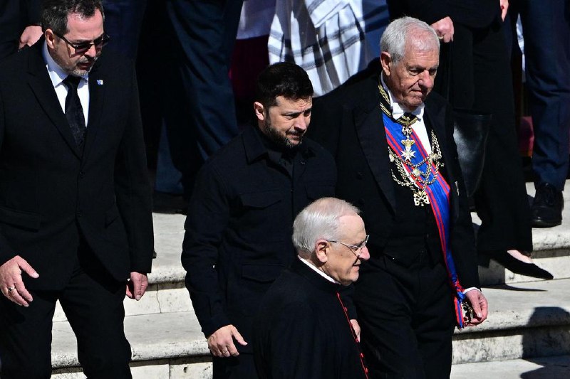 出席教宗葬礼 特朗普与泽连斯基在罗马会面乌克兰总统泽连斯基的发言人说，泽连斯基星期六（4月26日）抵达意大利首都罗马，准备出席罗马天主教教宗方济各的葬礼