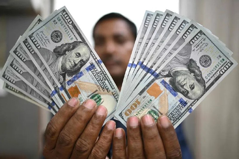 美国就业机会稀缺工资增长放缓 年轻人首当其冲摩根大通研究所的一份报告显示，美国的工资增长已放缓至十多年来的最低水平，其中年轻劳动者受到的影响最为显著