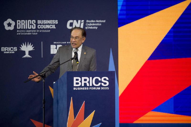 频繁出访惹议 安华：每次都有成果非“闲逛”马来西亚首相安华反驳在野党指他经常出国访问只是“闲逛”，强调这是为了加强与全球经济合作的重要举措