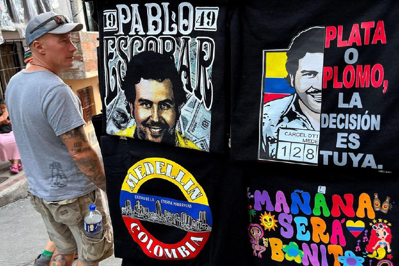 美拟派军队对付拉美毒枭 墨西哥：无美军入境风险《纽约时报》星期五（8月8日）报道，美国总统特朗普已秘密签署指令，拟使用军队打击被指定为全球恐怖组织的拉丁美洲贩毒集团，并已指示五角大楼准备相关方案