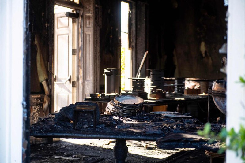 美民主党籍宾州州长官邸遭纵火 嫌犯已被捕美国宾夕法尼亚州首府哈里斯堡的州长官邸星期天（4月13日）凌晨遭人纵火，嫌犯已被逮捕