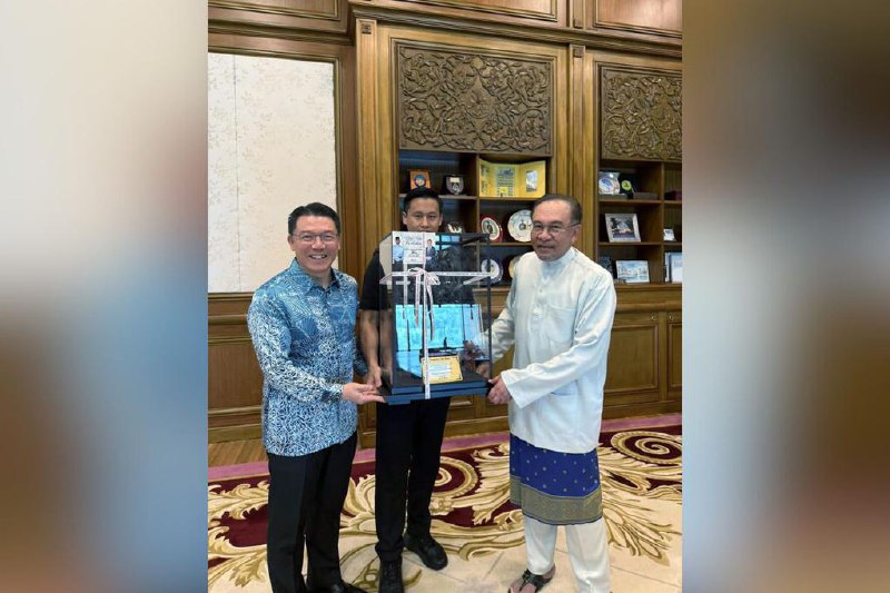 马国首相安华喜迎78岁生日马来西亚首相及人民公正党主席安华星期天（8月10日）迎来78岁生日，首相办公室及人民公正党在社交媒体发布视频祝寿