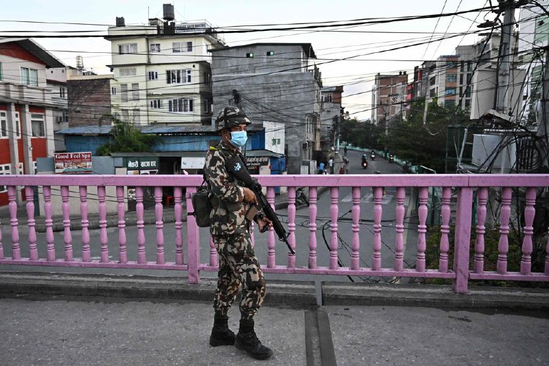 尼泊尔上万囚犯趁示威越狱 当局仅抓回近200人尼泊尔暴力示威期间发生大规模越狱事件，上万个囚犯趁乱越狱，当局仅抓获约192个囚犯