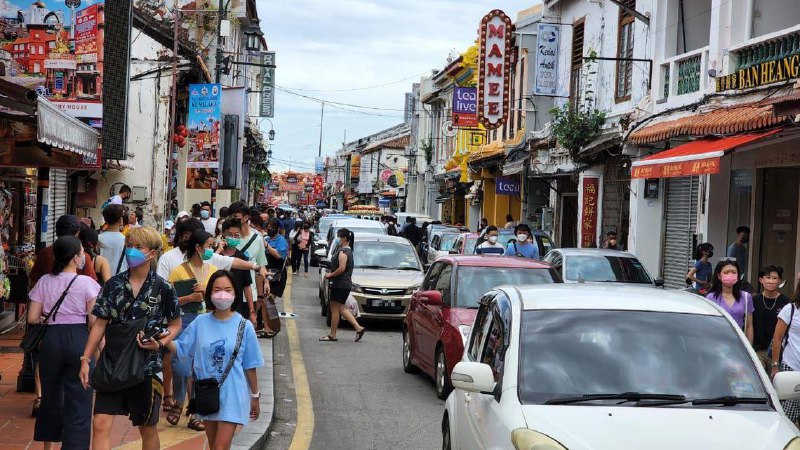 饮料起价60% 马国古城逾百家咖啡店被罚马来西亚马六甲州有超过100家咖啡店业者突然调涨饮料价格超过60%，老顾客不甘“被宰”，向国内贸易及生活费局投诉，当局立即派执法队取缔开罚