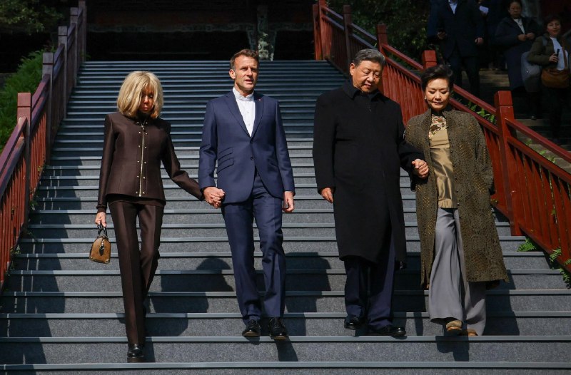 中法元首成都进行友好交流 同意保持密切沟通法国总统马克龙结束在中国北京的访问行程后，续程前往成都，与中国国家主席习近平进行被形容为友好的交流