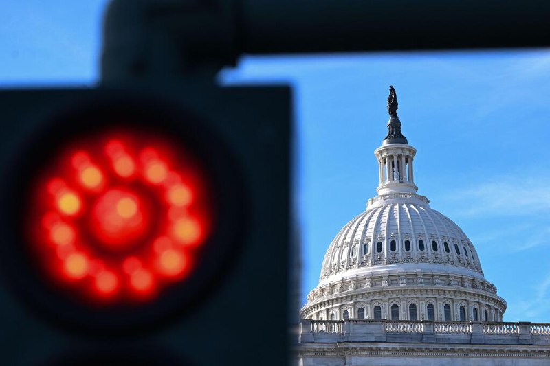 临时拨款法案在美参院第四次受阻 政府继续停摆美国参议院星期五（10月3日）为结束联邦政府关门再次提出新的临时拨款法案，但依然无法取得足够支持，政府停摆恐将至少持续到星期一（6日）