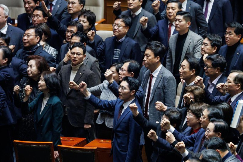 韩国执政党临时领导人权宁世正式就任韩国执政党国民力量党紧急对策委员会委员长（临时领导人）权宁世星期一（12月30日）正式就任