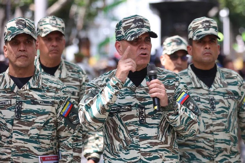 委内瑞拉举行新一轮军演应对外部威胁委内瑞拉军方星期二（11月11日）举行新一轮军演，以提高军队指挥、控制和通讯能力，应对外部威胁