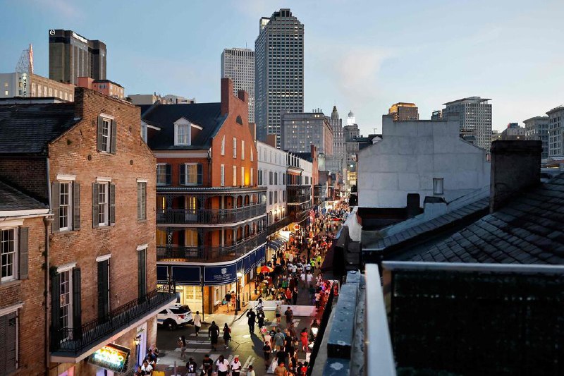 美媒：特朗普政府拟向路易斯安那州部署千名国民警卫美国媒体报道，美国特朗普政府已起草提案，计划向路易斯安那州部署1000名国民警卫队员，开展执法行动