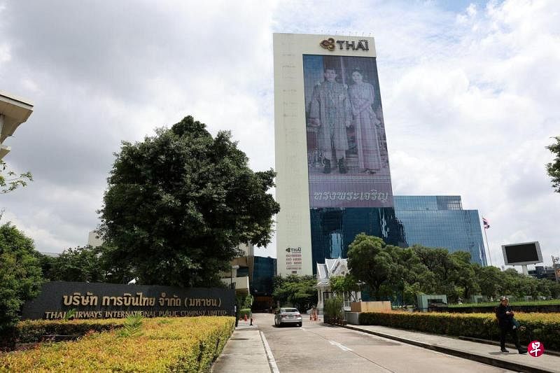 泰国法院宣判一反对党议员冒犯君主罪名不成立泰国一家法院星期五（10月11日）宣判一名反对党议员违反冒犯君主法的罪名不成立，这是泰国罕见的亵渎君主罪无罪释放的例子