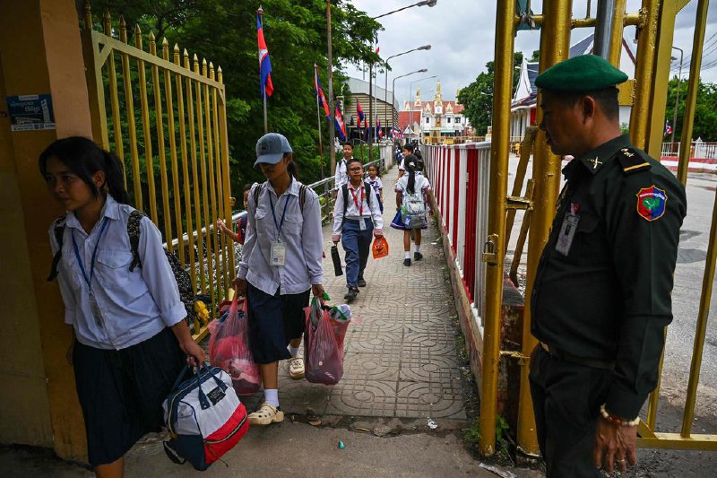泰柬口岸关闭拖累边境商户 柬国学生仍可赴泰读书泰国关闭与柬埔寨边境的举措，并未波及赴泰读书的柬国学生，但许多商户压力剧增