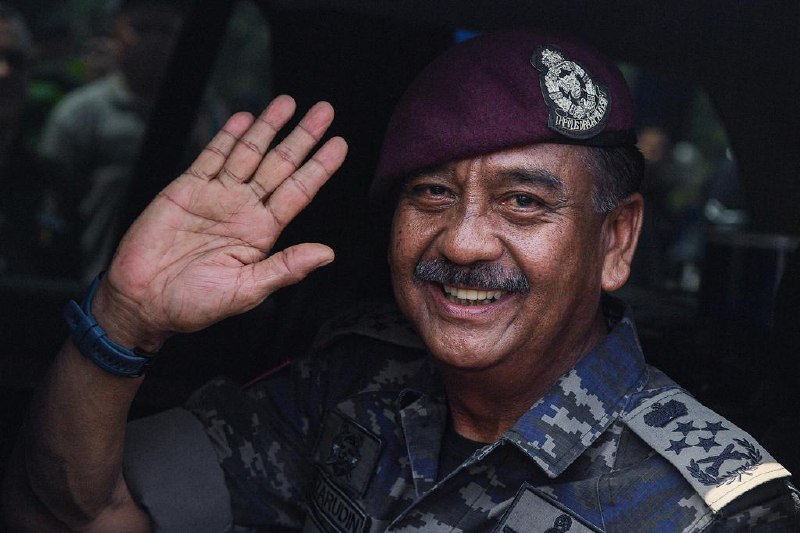 马来西亚警察总长6月22日卸任马来西亚警察总长拉扎鲁丁证实，他将如期在下星期一（6月22日）卸任而不会与政府续约