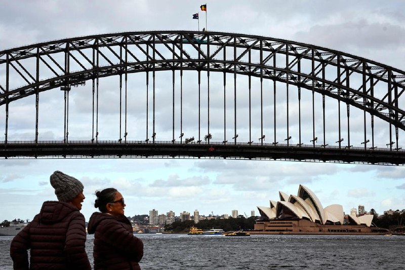 澳洲财长：对下调公司税建议持开放态度面对增长放缓与生产率低迷的压力，澳大利亚财政部长查尔默斯星期天（8月24日）对生产力委员会呼吁下调公司税率的建议表示肯定，称这类改革或将为澳洲吸引更多海外投资、提升经济韧性铺路