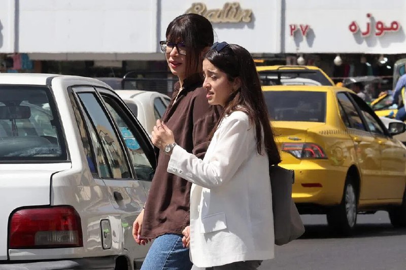 女性未佩头巾参赛引争议 伊朗马拉松组织者被捕伊朗司法机构指出，两名马拉松赛事的组织者因允许未佩戴头巾的女性参赛而被逮捕