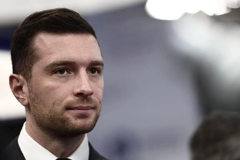 法国极右翼领导人巴尔代拉 一周两次被扔鸡蛋面粉法国极右翼政党国民联盟领导人巴尔代拉日前被人抛鸡蛋，几天前也曾遭一名抗议者扔面粉