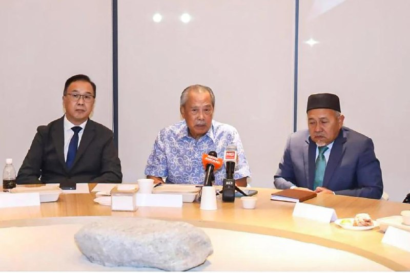 马国12反对党组织阵线 召开首次会议讨论国内课题马来西亚12个反对党同意组成跨党派阵线，并召开首次会议讨论多项国内课题，但并未讨论来届大选是否合作