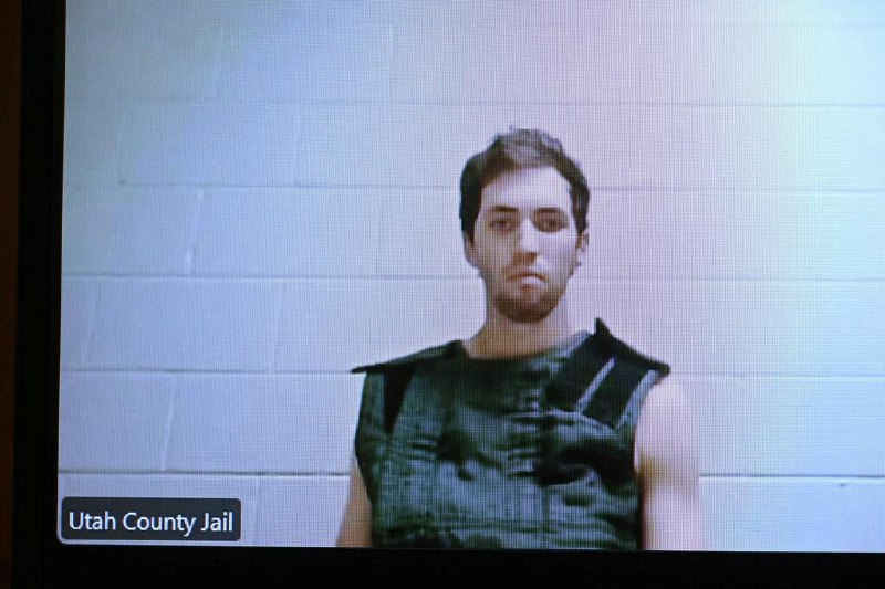 枪杀柯克嫌犯被控严重谋杀等七项罪名 或面临死刑美国检方对刺杀总统特朗普保守派政治盟友柯克的嫌疑人罗宾森提出多项指控，包括严重谋杀罪和非法使用枪支罪