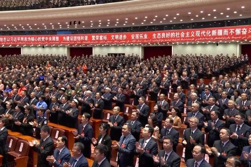习近平出席新疆维吾尔自治区成立70周年庆祝大会正在新疆访问的中共总书记习近平，星期四（9月25日）上午出席新疆维吾尔自治区成立70周年庆祝大会