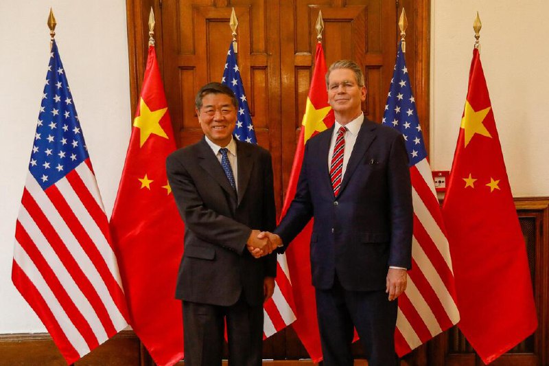 中美马德里首场磋商结束 今天继续谈判中国和美国官员在西班牙首都马德里结束新一轮经贸会谈的首场谈判，双方将在星期一（9月15日）继续磋商