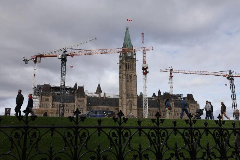 加拿大公布预算案 提出通过战略性投资增强经济韧性加拿大联邦政府星期二（11月4日）发布总理卡尼4月上台以来首份财政预算案，提出通过战略性投资增强经济韧性，以应对关税冲击等全球不确定性并减少对美国依赖