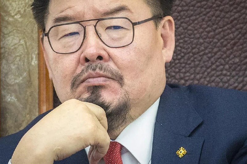 蒙古国总统全面否决罢免总理决议蒙古国国会表决通过罢免总理赞丹沙塔尔的决议后，总统呼日勒苏赫全面否决这一结果