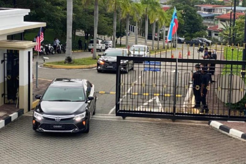 涉马国13岁女生霸凌坠亡案 五未成年少女被控马来西亚沙巴州涉嫌13岁女寄宿生扎拉凯丽娜霸凌致死案的五名未成年被告在亚庇儿童法庭面控