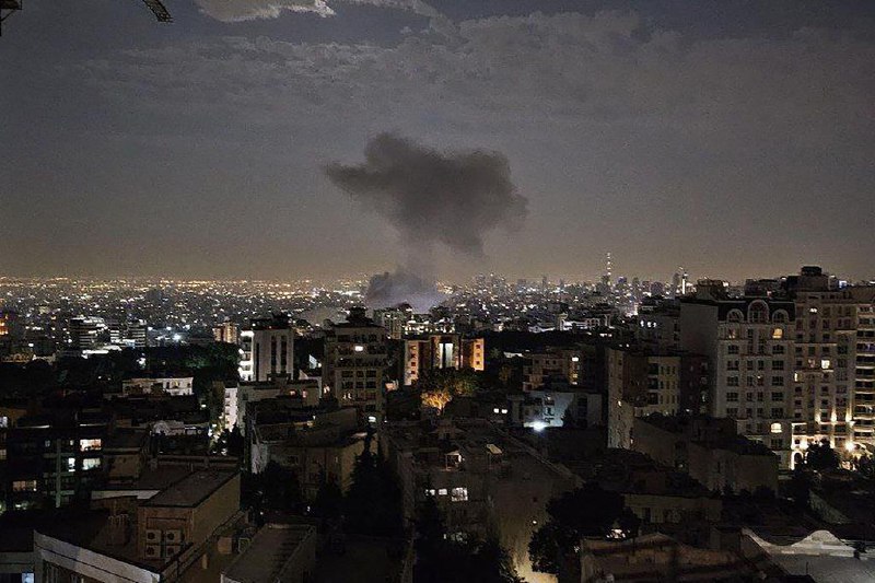 以色列空袭伊朗 股市下跌黄金瑞郎上涨以色列空袭伊朗，全球股市下滑，避险资产如黄金和瑞士法郎则上涨