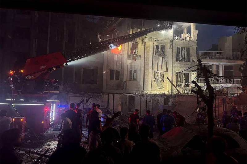 以色列空袭伊朗 国际油价大涨8%以色列空袭伊朗，引发中东地区新一轮地缘政治紧张局势升温，国际原油价格大涨8%