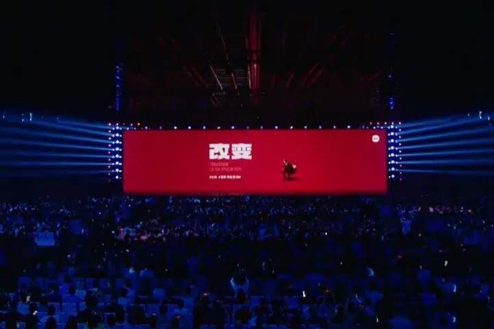 下午察：雷军小米陷“黑公关”舆论战过去一年高歌猛进、风光无限的中国科技企业小米，最近陷入了舆论漩涡