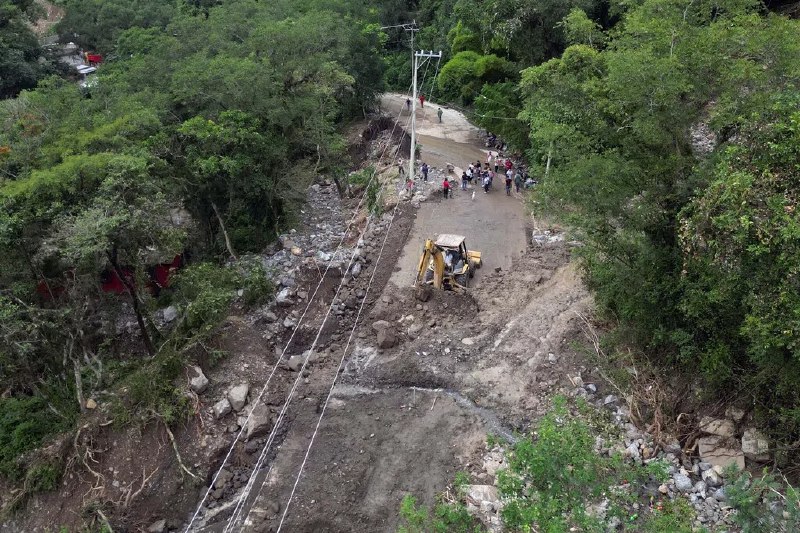 墨西哥洪灾导致近130人遇难或失踪墨西哥发生严重洪灾造成中部和东部地区共64人死，另有65人失踪