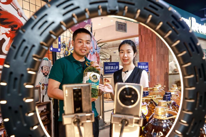 下午察：从618购物节消失的头部主播今年的中国“618购物节”号称是历来持续时间最长的一届，从5月13日一直持续至6月20日，横跨39天