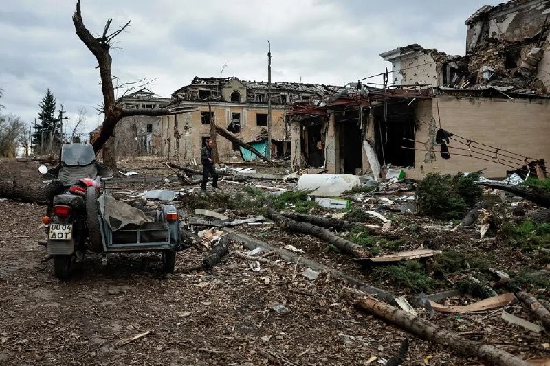 俄称在乌东继续推进并袭击乌军工设施（莫斯科讯）俄罗斯国防部星期一（11月3日）说，俄军已在乌克兰东部城市波克罗夫斯克（Pokrovsk）取得进展，并于夜间对乌克兰军工设施进行了大规模空袭