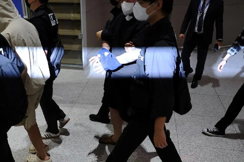 韩警方申请逮捕59名柬埔寨遣返网络诈骗嫌疑人韩国警方对上周从柬埔寨遣返的59名涉嫌参与网络诈骗者申请逮捕令，检方对其中一人做出不逮捕决定